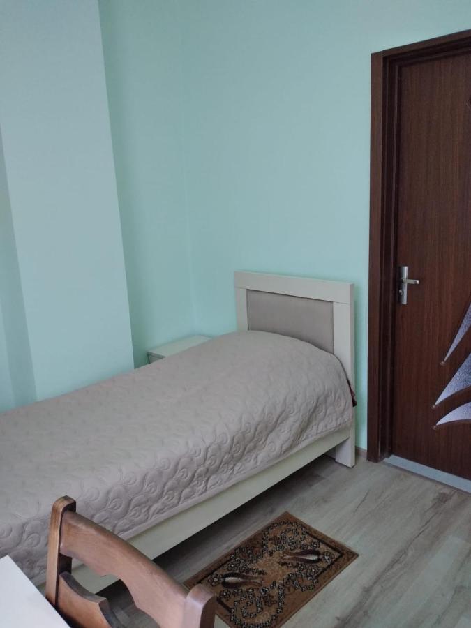 Nunu'S Guesthouse Цкалтубо Екстериор снимка