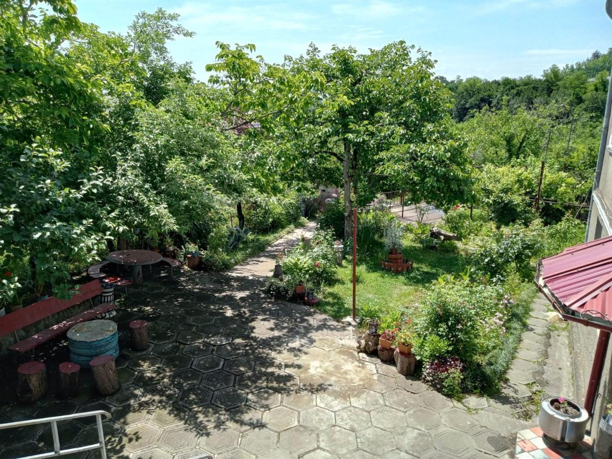 Nunu'S Guesthouse Цкалтубо Екстериор снимка