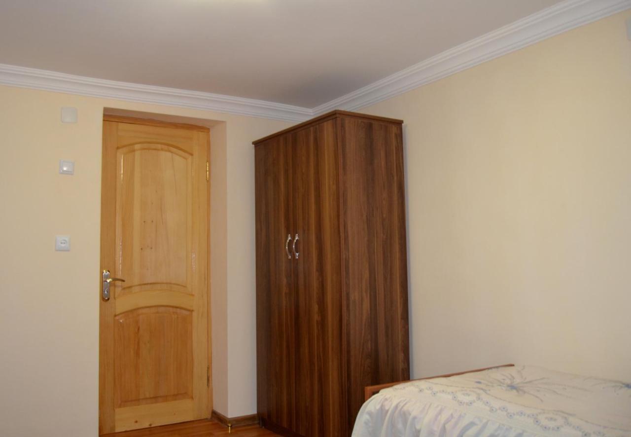 Nunu'S Guesthouse Цкалтубо Екстериор снимка