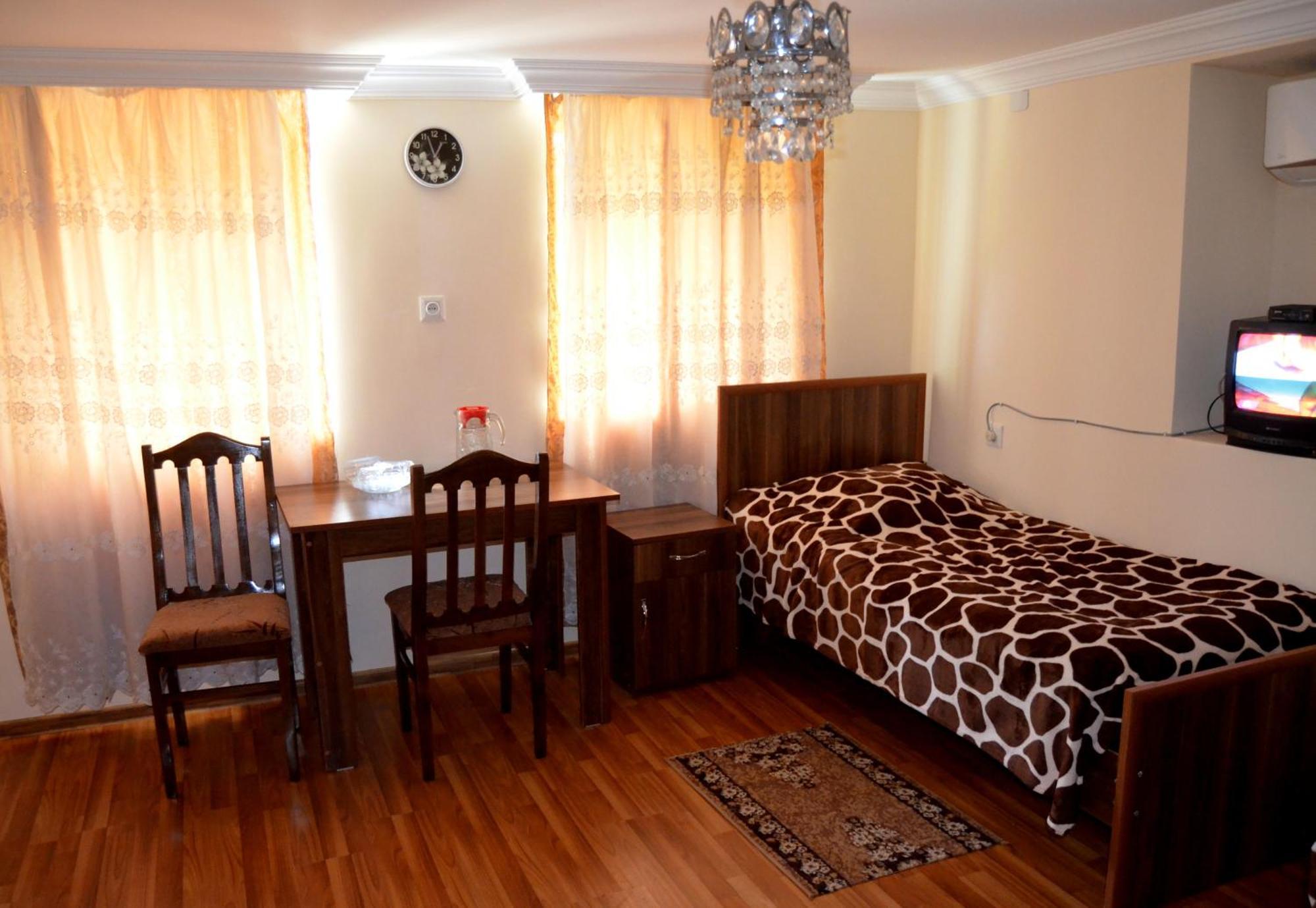 Nunu'S Guesthouse Цкалтубо Екстериор снимка