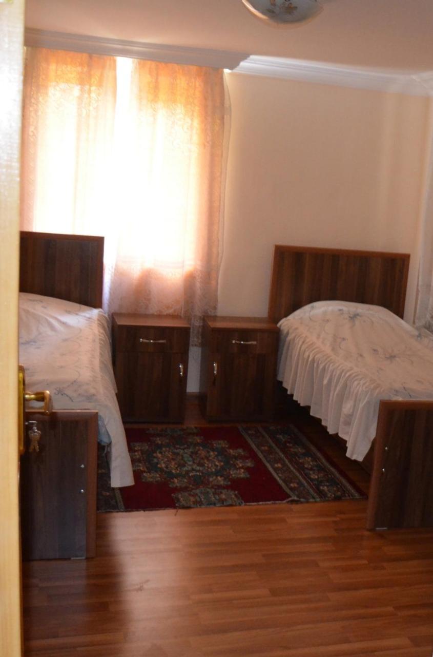 Nunu'S Guesthouse Цкалтубо Екстериор снимка