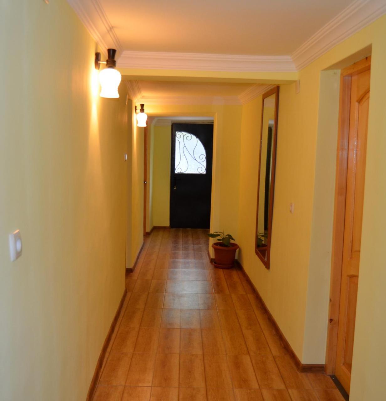 Nunu'S Guesthouse Цкалтубо Екстериор снимка